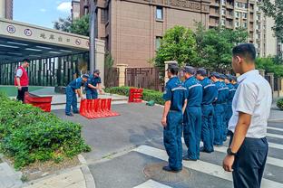 东体介绍申花绯闻新帅：19岁救猫摔伤结束球员生涯，教练生涯开挂